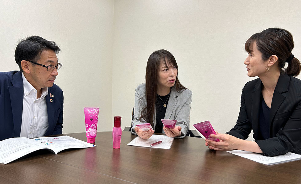 LABOMOヘアカラートリートメントができるまで」株式会社アート